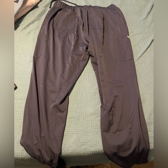 SOULFUL SCRUBS for Women 6 Pocket, Cargo Pant - Stylish Medical Scrub Pant 🤍 - Picture 5 of 6